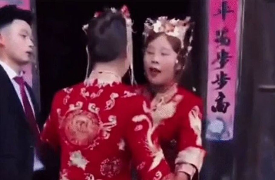 Xôn xao chuyện đám cưới bỗng có đến 2 cô dâu và sự thật phía sau - 1