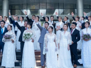 Lễ cưới đặc biệt của 20 cặp đôi nhân viên y tế