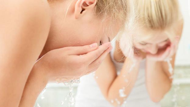 Phụ nữ Hàn Quốc và bí quyết 'rửa mặt kép' - 4