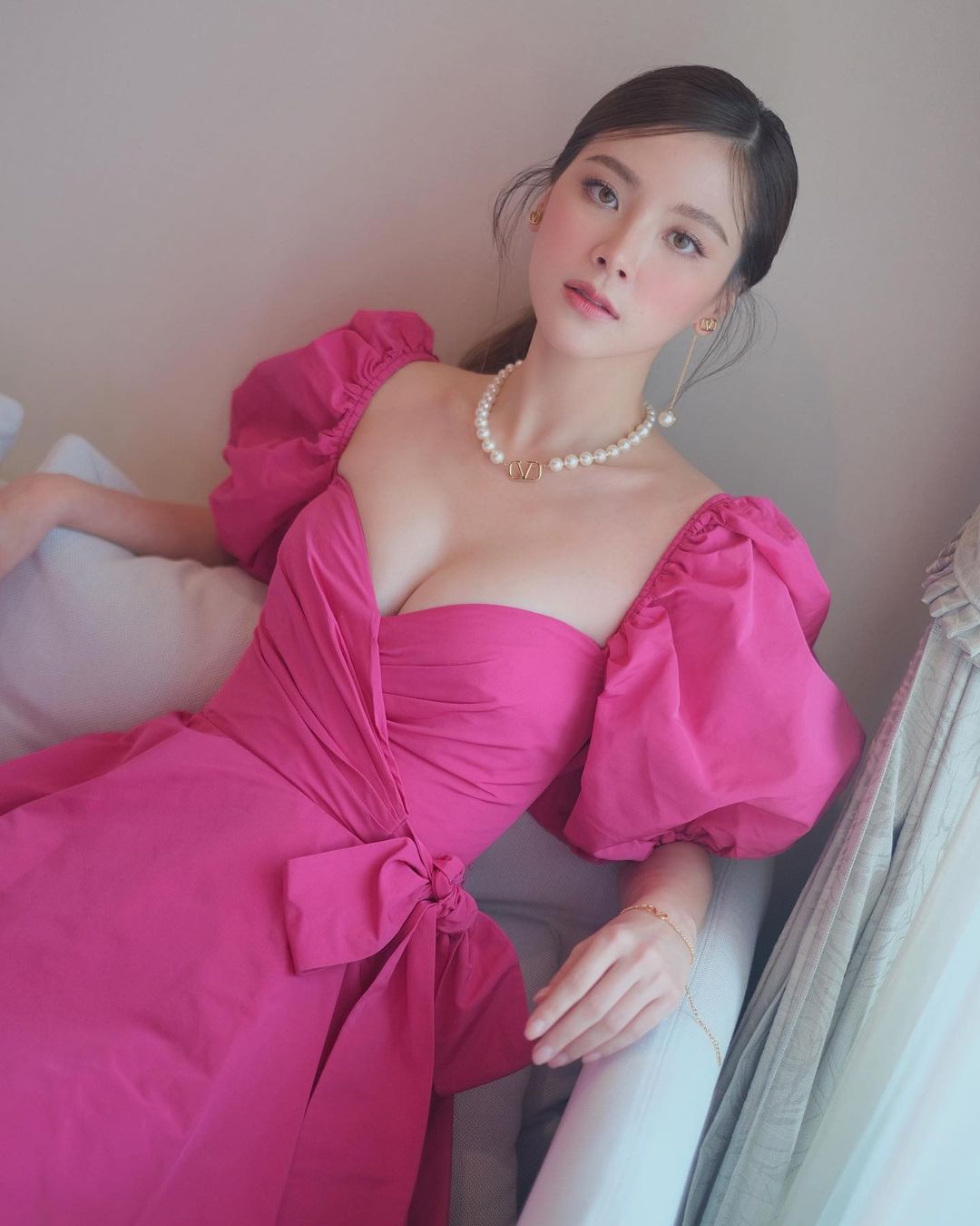 &#34;Gái ngành xinh nhất Thái Lan&#34; diện váy tôn thềm ngực đầy đặn hút vạn người ấn like - 5