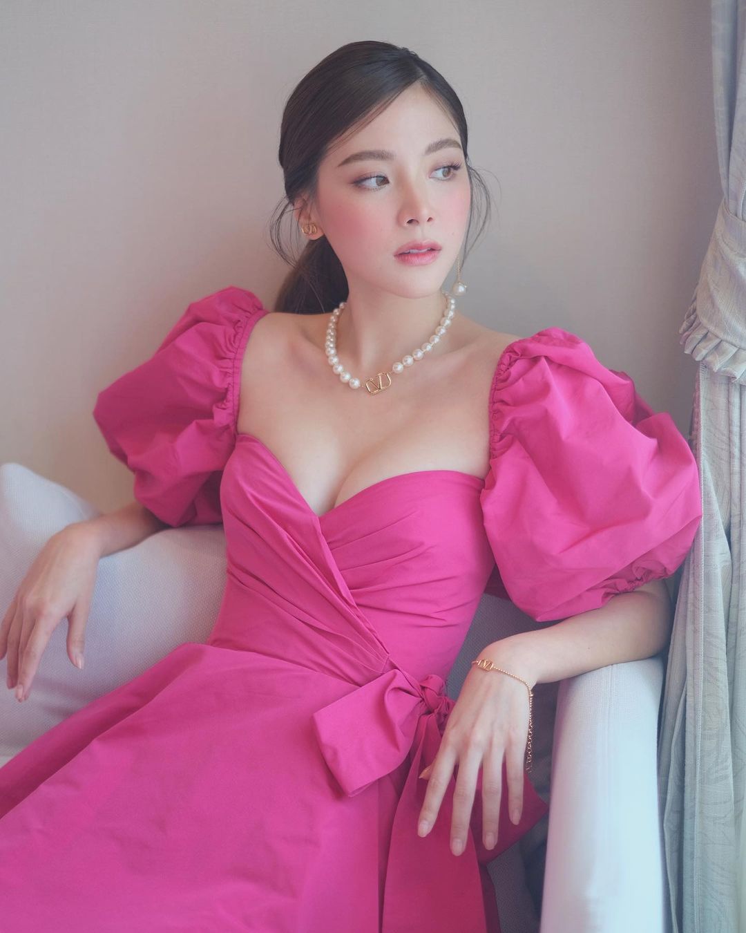 &#34;Gái ngành xinh nhất Thái Lan&#34; diện váy tôn thềm ngực đầy đặn hút vạn người ấn like - 6