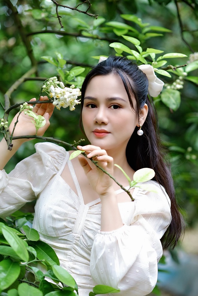 Bà xã xinh đẹp kín tiếng của Phó Giám đốc Nhà hát kịch hóa ra là "mỹ nhân chuyên trị vai khổ" - 1
