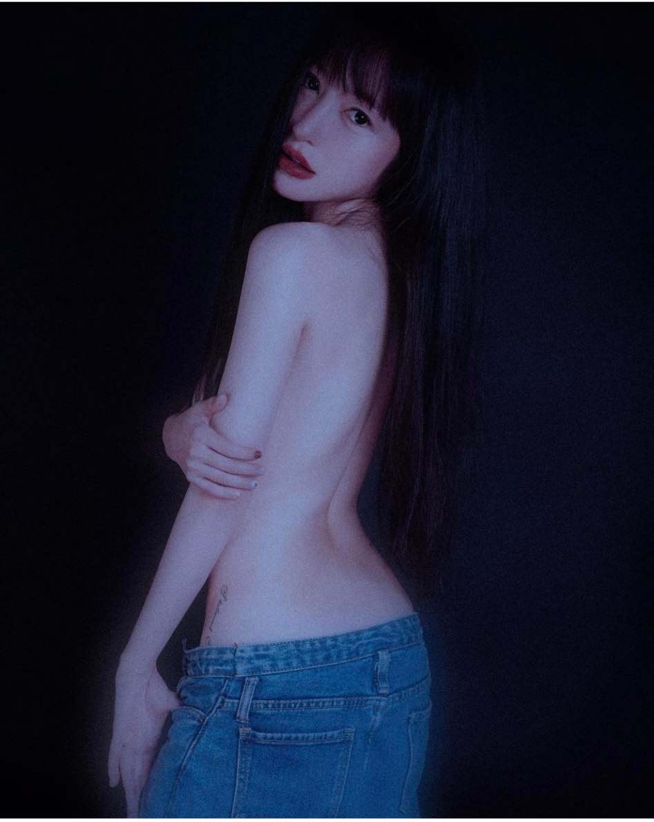 Elly Trần bán nude khoe võng lưng, đường cong chữ S tuyệt phẩm - 3