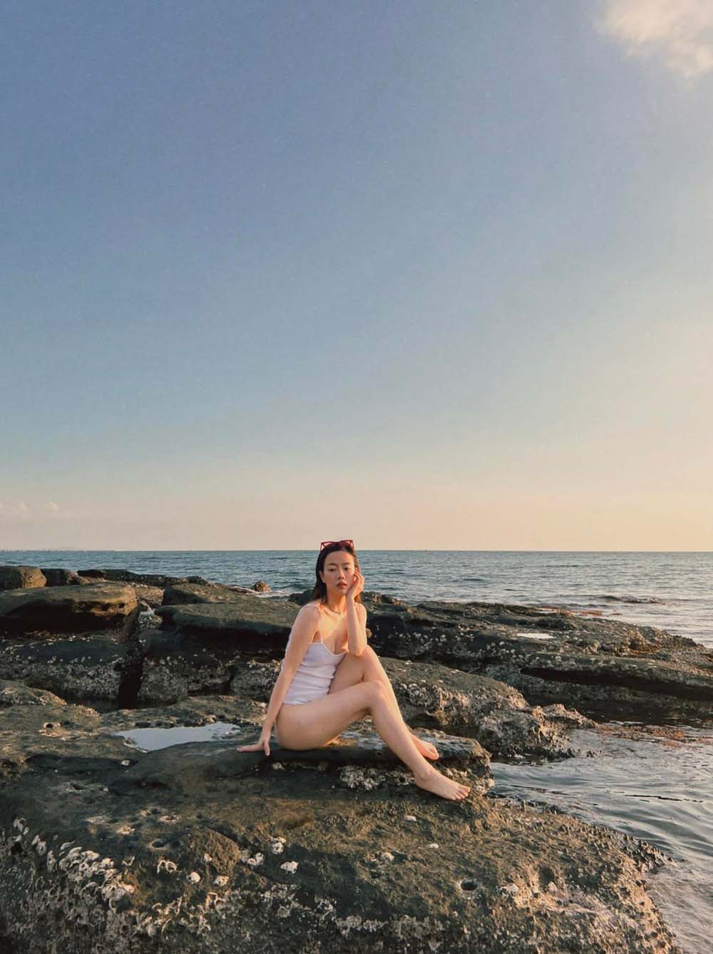 "Vợ màn ảnh của Công Lý" gây mê người nhìn nhờ "vũ điệu đường cong" bốc lửa - 4