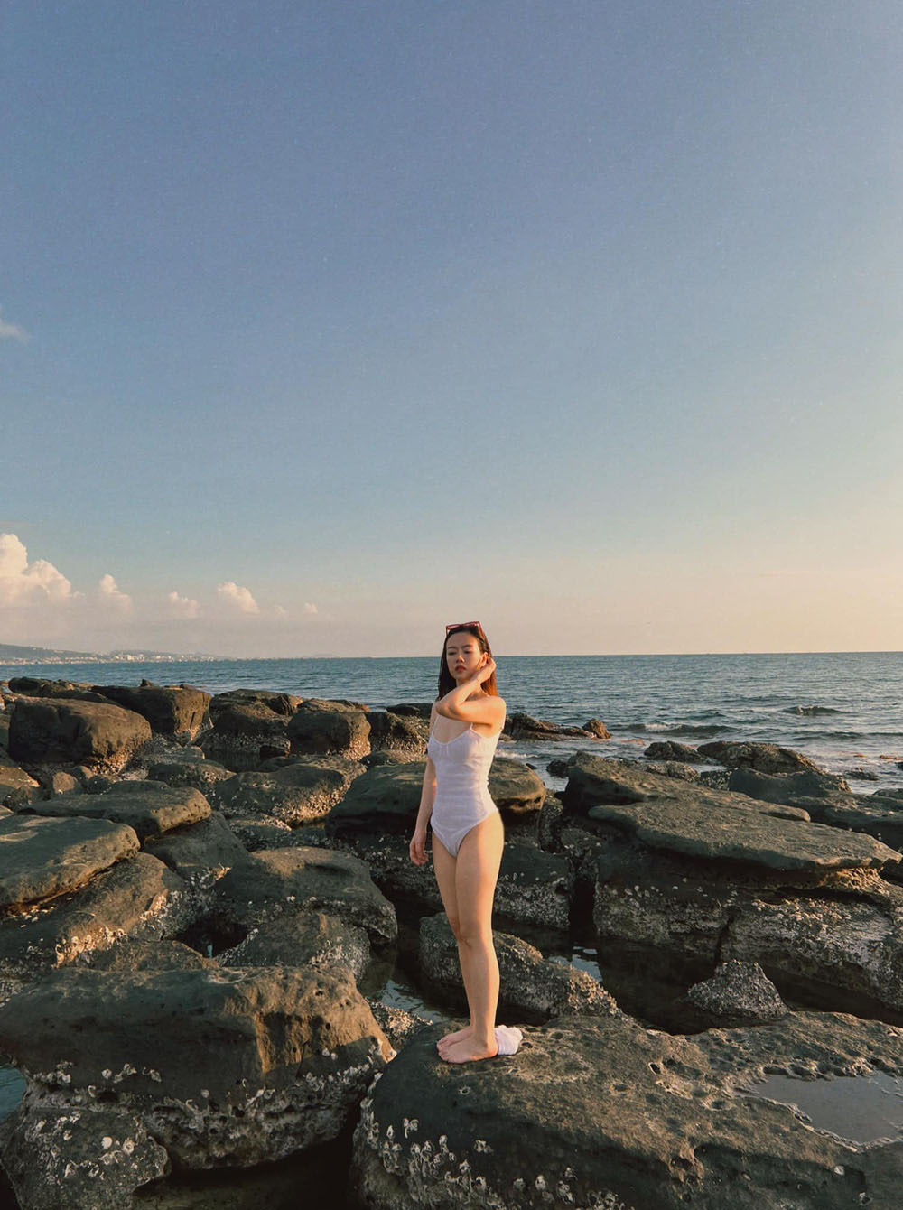 "Vợ màn ảnh của Công Lý" gây mê người nhìn nhờ "vũ điệu đường cong" bốc lửa - 5