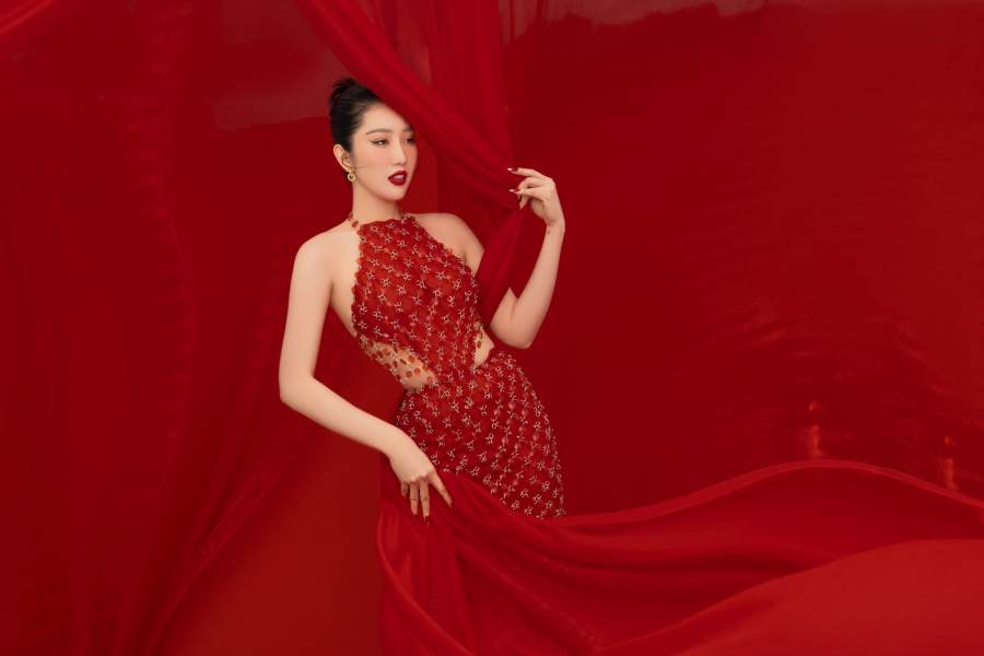 Thuý Ngân được đồng nghiệp nam khen xinh tươi như diễn viên Nhật Bản vì body gợi cảm - 5