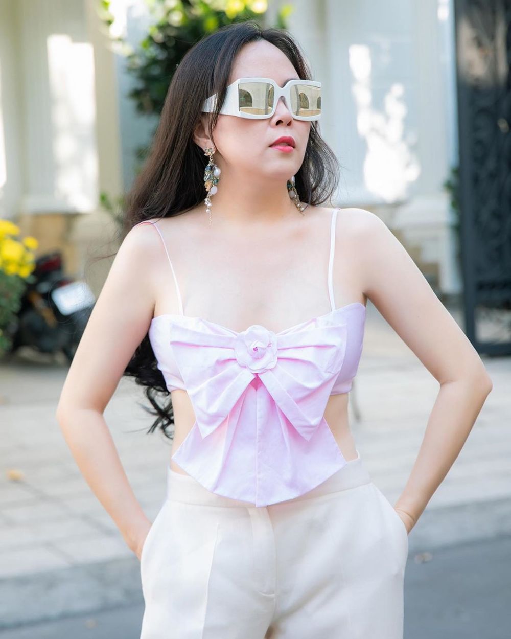 Vòng 2 của Phượng Chanel bỗng lùm lùm như eo bánh mỳ vì chọn sai trang phục - 1