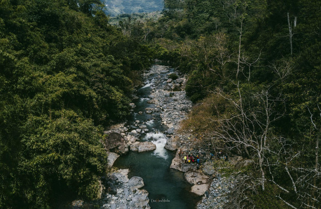 Hoang sơ, kỳ vĩ cung đường trekking mới nổi thu hút giới trẻ - 4
