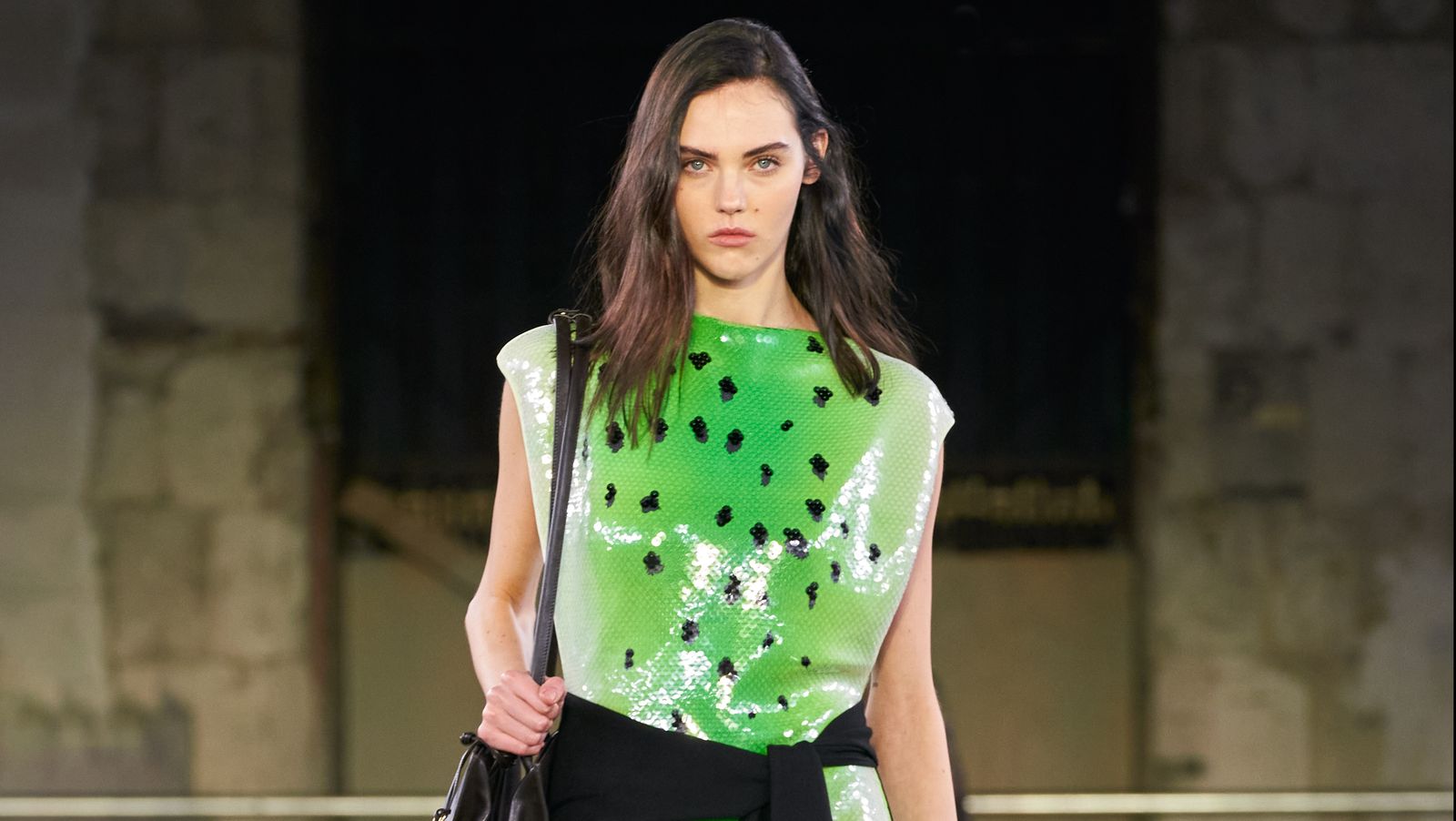 Matthieu Blazy ra mắt bộ sưu tập đầu tay với Bottega Veneta mùa Thu/Đông 2022 - 1