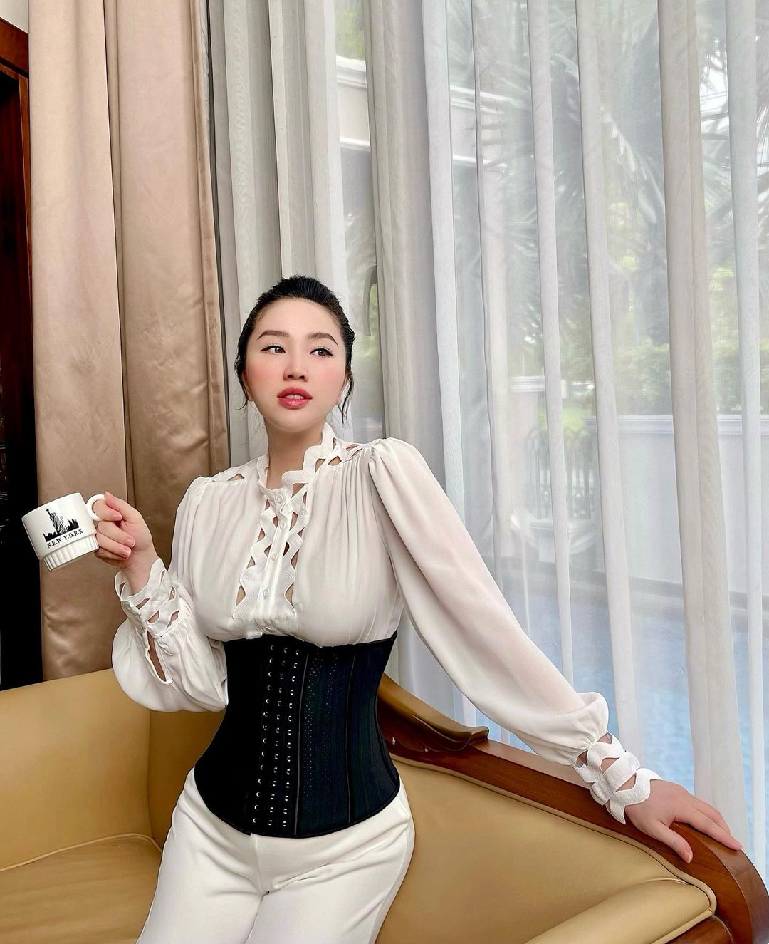 Vợ đại gia Hà Tĩnh khoe eo con kiến sau sinh 3 tháng khiến ai cũng bất ngờ - 3