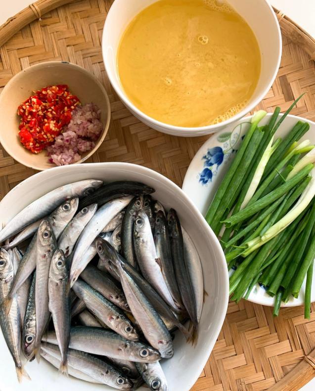 Chán thịt gà, lợn, làm cá nục kho kiểu này thơm lừng, mềm rục lại dễ làm vô cùng, nấu bao nhiêu cơm cũng không đủ - 1