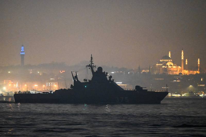 Xung đột Nga - Ukraine: Thổ Nhĩ Kỳ cấm tất cả tàu chiến ra vào Biển Đen - 1