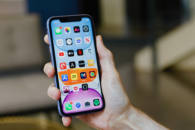 Sang năm 2022, iPhone 11 "quốc dân" có còn đáng mua? - 1
