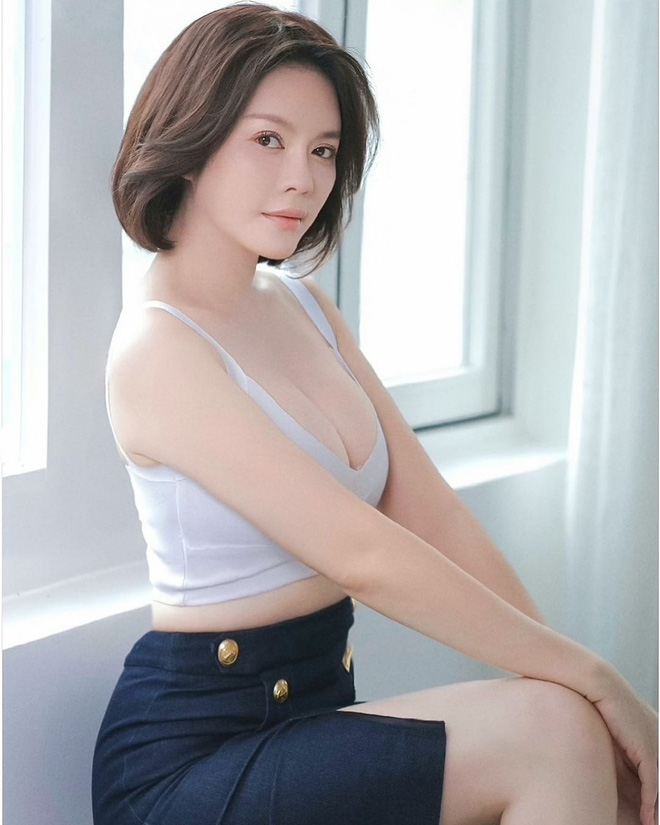 Lý Nhã Kỳ khoe vẻ đẹp phồn thực hàng đầu Vbiz với kiểu mặc tôn vòng 1 gợi cảm - 8