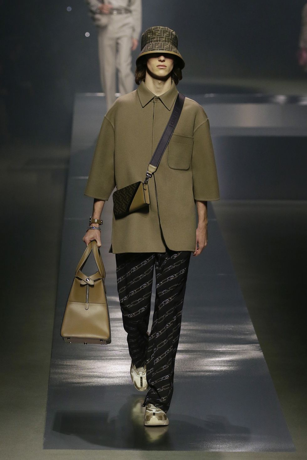 Fendi gợi về “Những năm tháng tuổi mới lớn” show thời trang nam Thu/Đông 2022 - 1