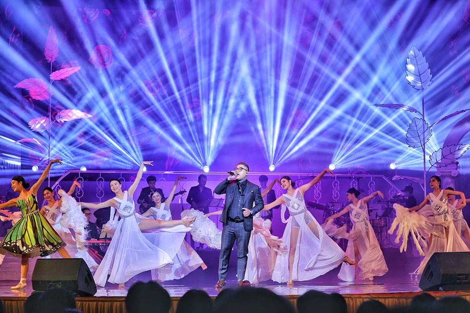 4.000 khán giả Hà Nội phủ kín show Quang Hà, Bằng Kiều, Hồng Nhung, Lệ Quyên - 3