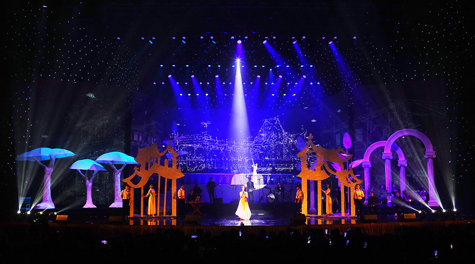 4.000 khán giả Hà Nội phủ kín show Quang Hà, Bằng Kiều, Hồng Nhung, Lệ Quyên - 7