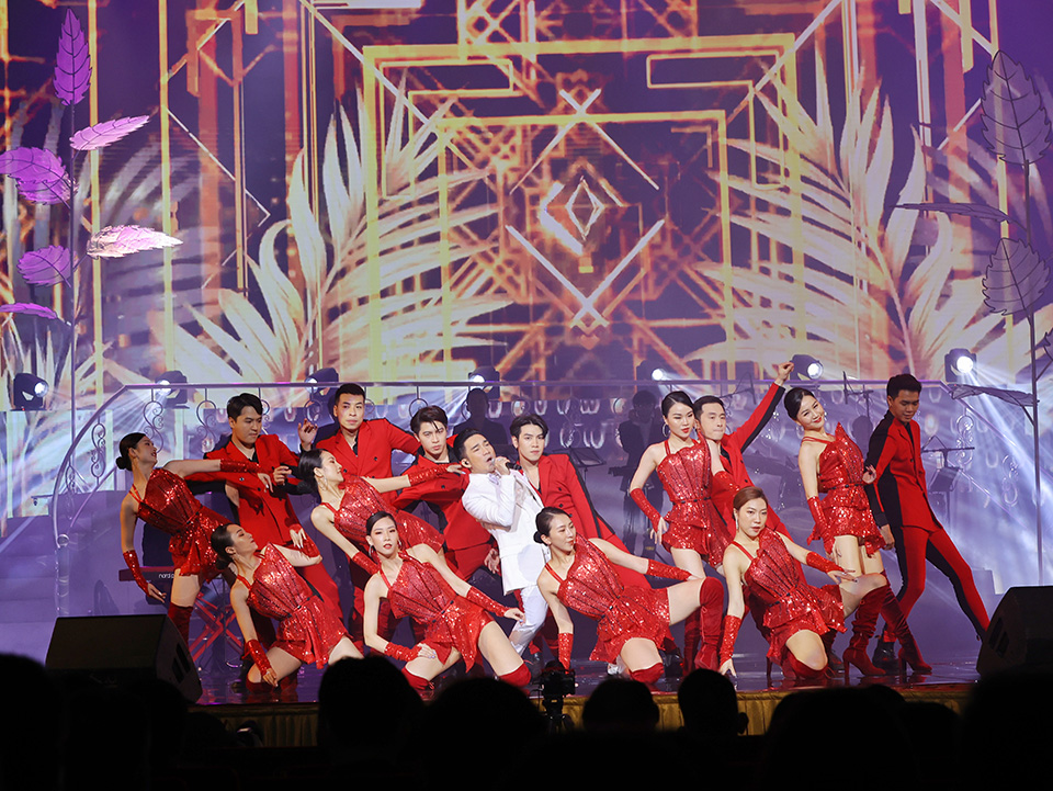 4.000 khán giả Hà Nội phủ kín show Quang Hà, Bằng Kiều, Hồng Nhung, Lệ Quyên - 4