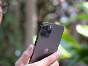 Có bao giờ bạn đã tự hỏi vòng tròn đen huyền bí trên iPhone này là gì?