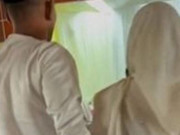 Chồng bảo mặc đồ trắng cùng đi dự đám cưới, vợ đau quặn lòng khi biết sự thực