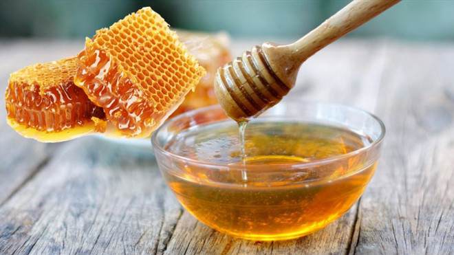 Cách sử dụng mật ong để giảm ho hiệu quả cho người sau mắc COVID-19 - 1
