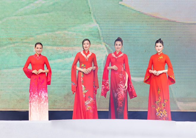 Nhà thiết kế dân tộc Tày mang khảm gốm sứ dệt nên áo dài độc đáo - 1