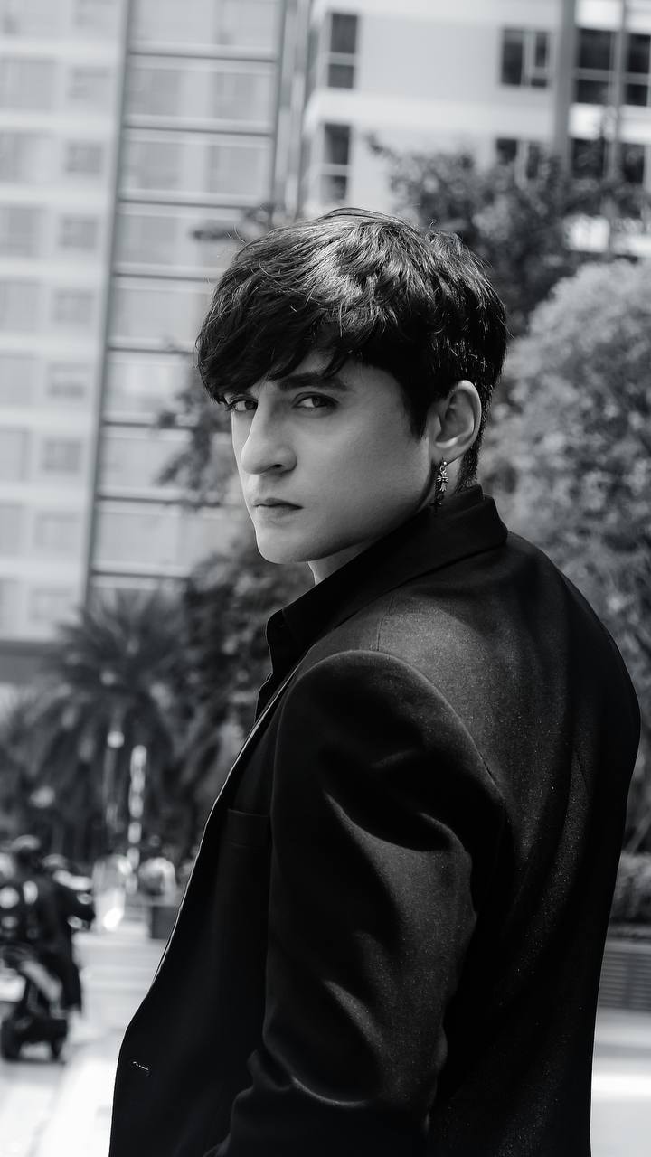 Rapper mang 2 dòng máu Việt - Nga "gây bão" với màn tái xuất "không phải dạng vừa" - 3