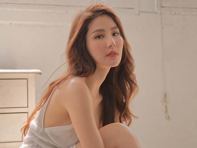 Diễm My 9X diện đồ xuyên thấu đỉnh cao khoe body như búp bê sống