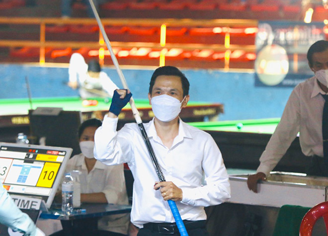 Người phục vụ bàn ở Việt Nam gây sốt bi-a thế giới với kỷ lục không tưởng - 1