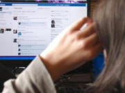 Ảnh vợ được like trên facebook, chồng làm điều mà đến bố chồng cũng phải hoảng sợ