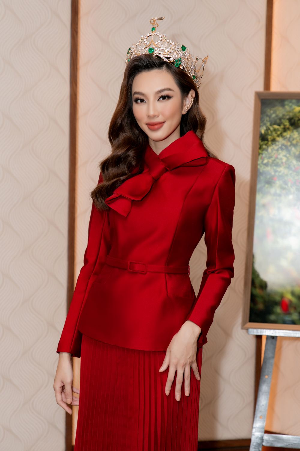 Hoa hậu Thùy Tiên thanh lịch trong những bộ trang phục do Hà Thanh Việt thiết kế - 1