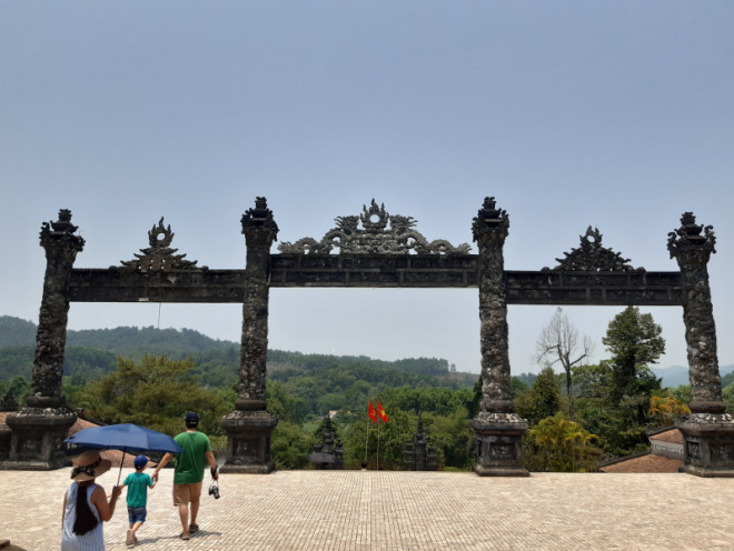 グエン王廟を訪れることは、多くの観光客がフエに来るときに選ばれます-8