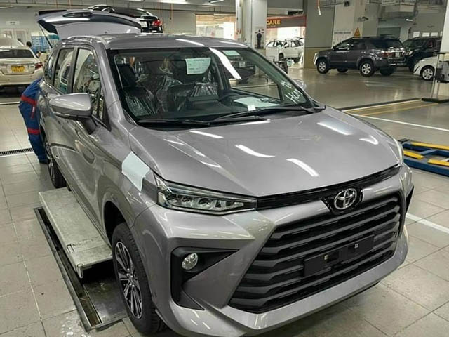 Ảnh thực tế Toyota Avanza Premio 2022 tại đại lý, MPV mới trong tầm giá 500 triệu