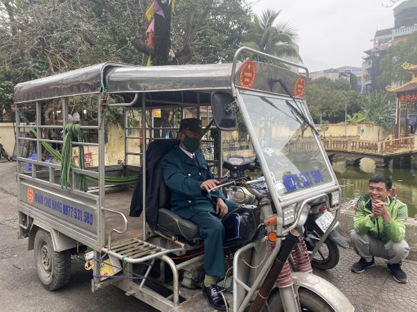 Xăng dầu tăng giá, tài xế xe ba gác ‘đau đầu’ vì ‘miếng cơm manh áo’ - 4