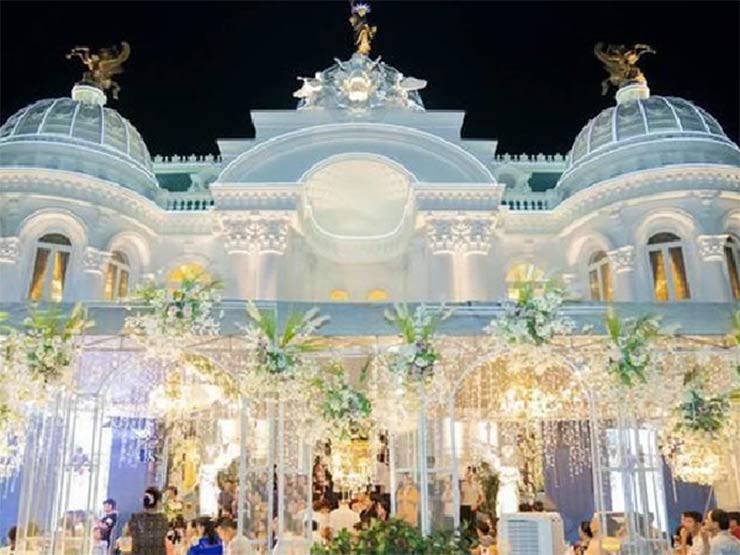 Choáng ngợp lâu đài "khủng" 100 tỷ của đại gia Thanh Hóa, cực kỳ lộng lẫy và hoành tráng - 1