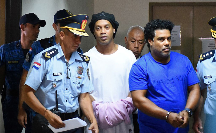 Ronaldinho 2 năm sau khi ra tù: Vẫn kiếm bộn tiền hay sống nghèo khó? - 1