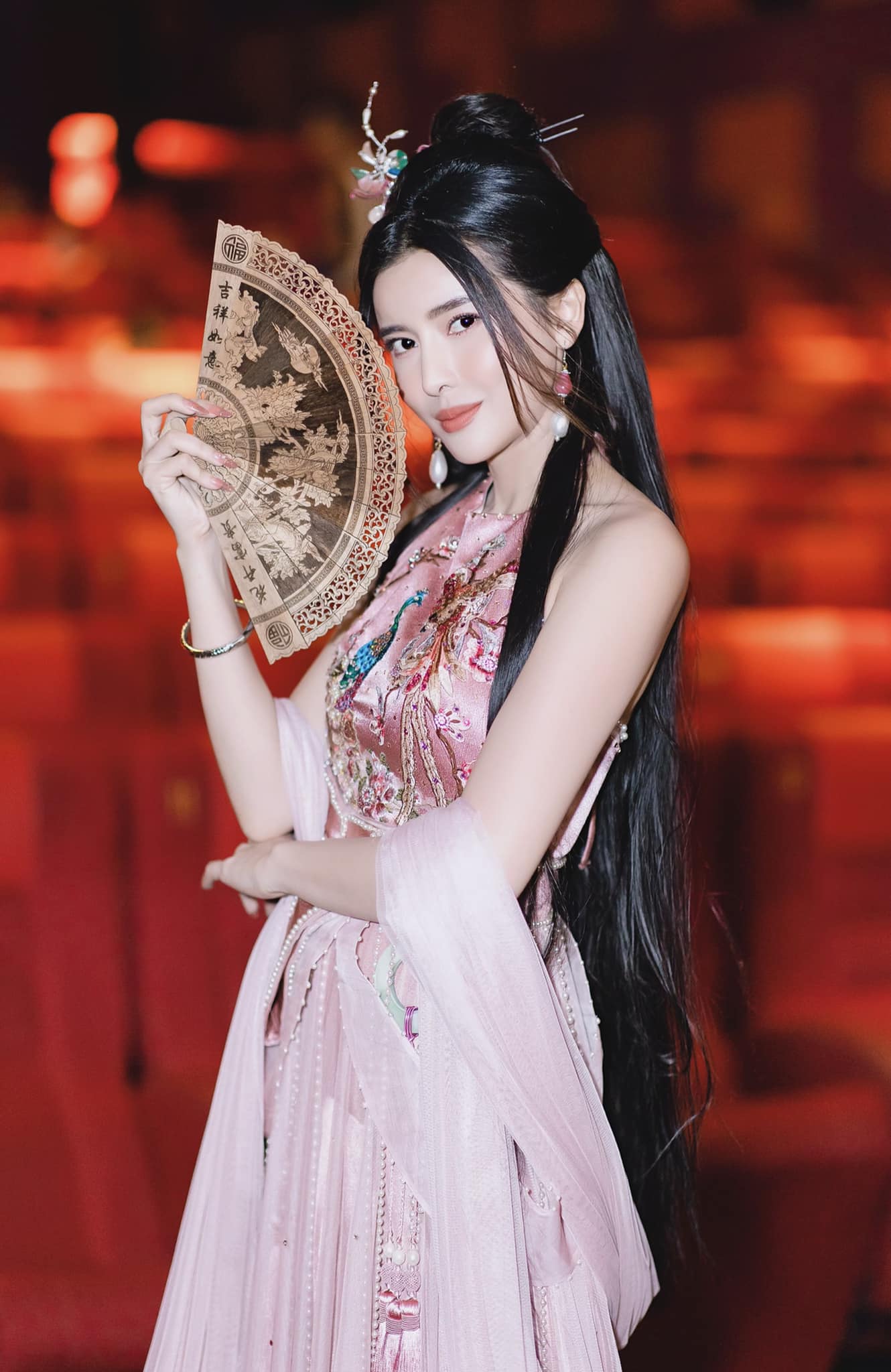 Nữ thiếu úy phim "Bão ngầm" có body đẹp hút hồn nhờ quần quật đánh đấm - 7