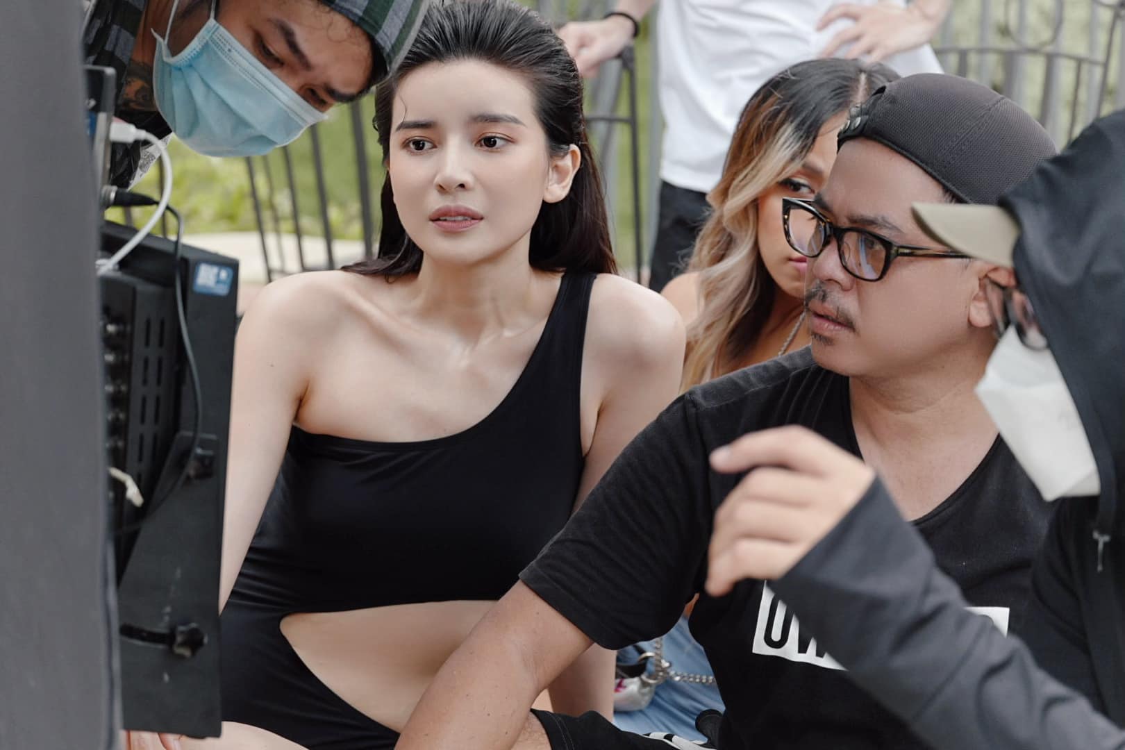 Nữ thiếu úy phim "Bão ngầm" có body đẹp hút hồn nhờ quần quật đánh đấm - 5