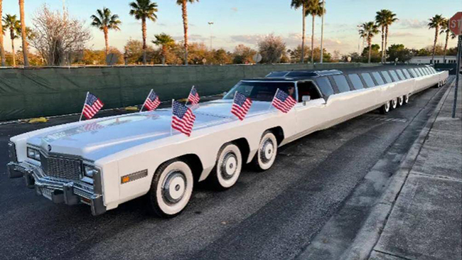Chiếc xe dài nhất thế giới có tên "giấc mơ Mỹ" dài hơn 30 mét, có 26 bánh, chứa được 75 người
