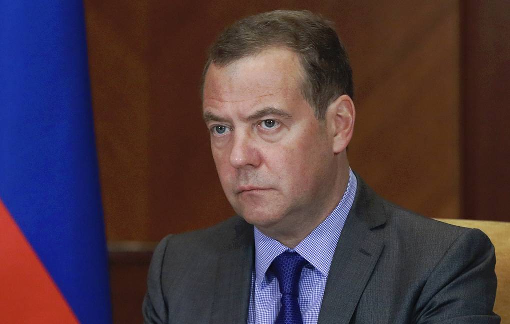 Cựu Thủ tướng Nga Medvedev tuyên bố cứng rắn với Nhật Bản - 1