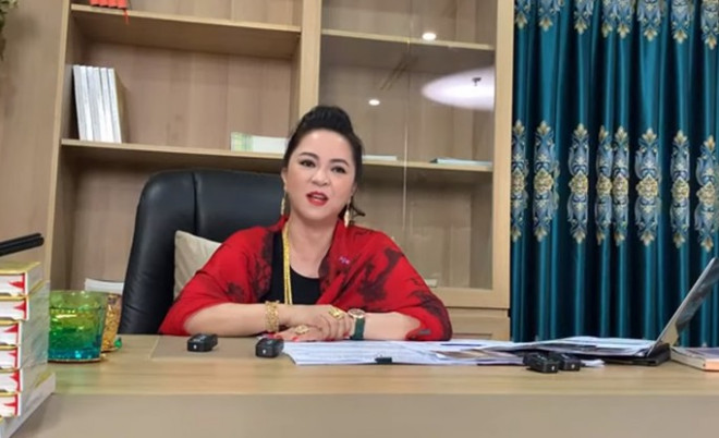 Những vụ livestream đình đám của bà Nguyễn Phương Hằng - 1