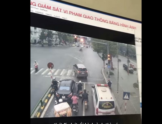 Vượt đèn đỏ nhường đường cho xe cứu thương: Tài xế đã đúng luật? - 1