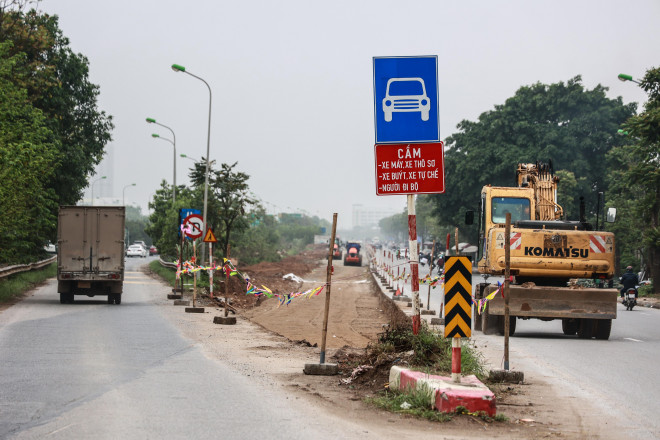 Xem công trường mở rộng đường gom, khắc phục tình trạng &#34;cứ mưa là ngập&#34; ở Đại lộ Thăng Long - 9