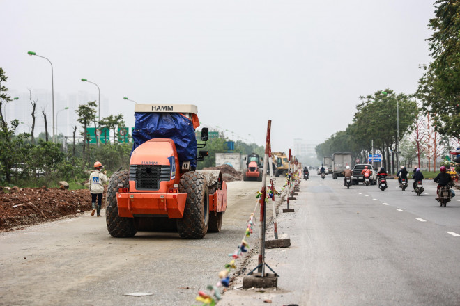 Xem công trường mở rộng đường gom, khắc phục tình trạng &#34;cứ mưa là ngập&#34; ở Đại lộ Thăng Long - 16