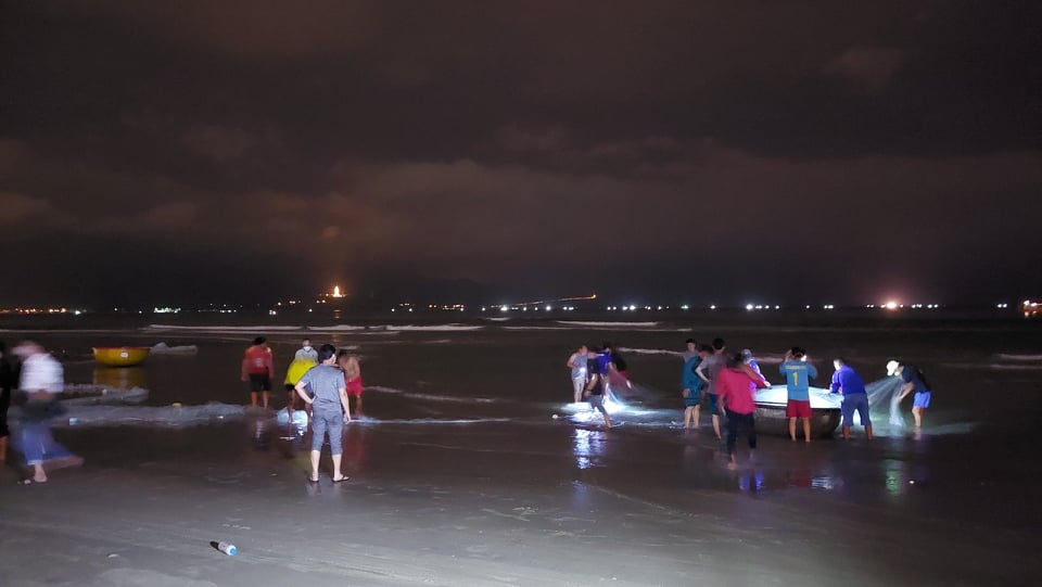 Sự thật nhóm du khách miền Bắc mất tích khi đang tắm biển ở Đà Nẵng - 2