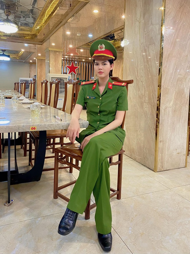Ngọc Trinh bất ngờ mặc trang phục Công an trong cảnh trấn áp tội phạm lúc nửa đêm - 1