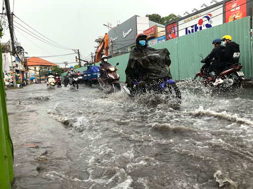 TP HCM: Nơi mừng thoát ngập, chỗ mòn mỏi chờ - 2