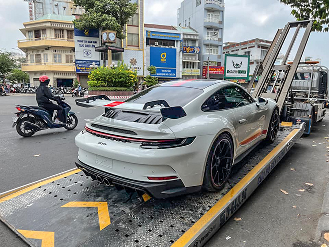 Chủ tịch Đặng Lê Nguyên Vũ bổ sung vào bộ sưu tập hai xe thể thao mới - 1