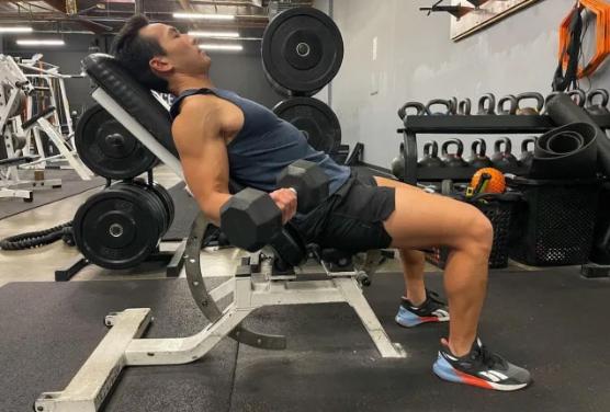 6 bài tập giúp cánh tay săn chắc - 2