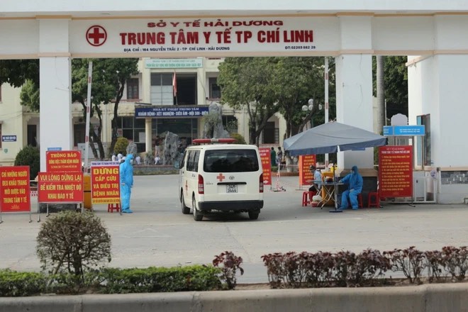 Tin tức 24h qua: Bé trai 2 tuổi cùng mẹ tử vong trong căn phòng khóa trái cửa tại khu điều trị F0 - 1